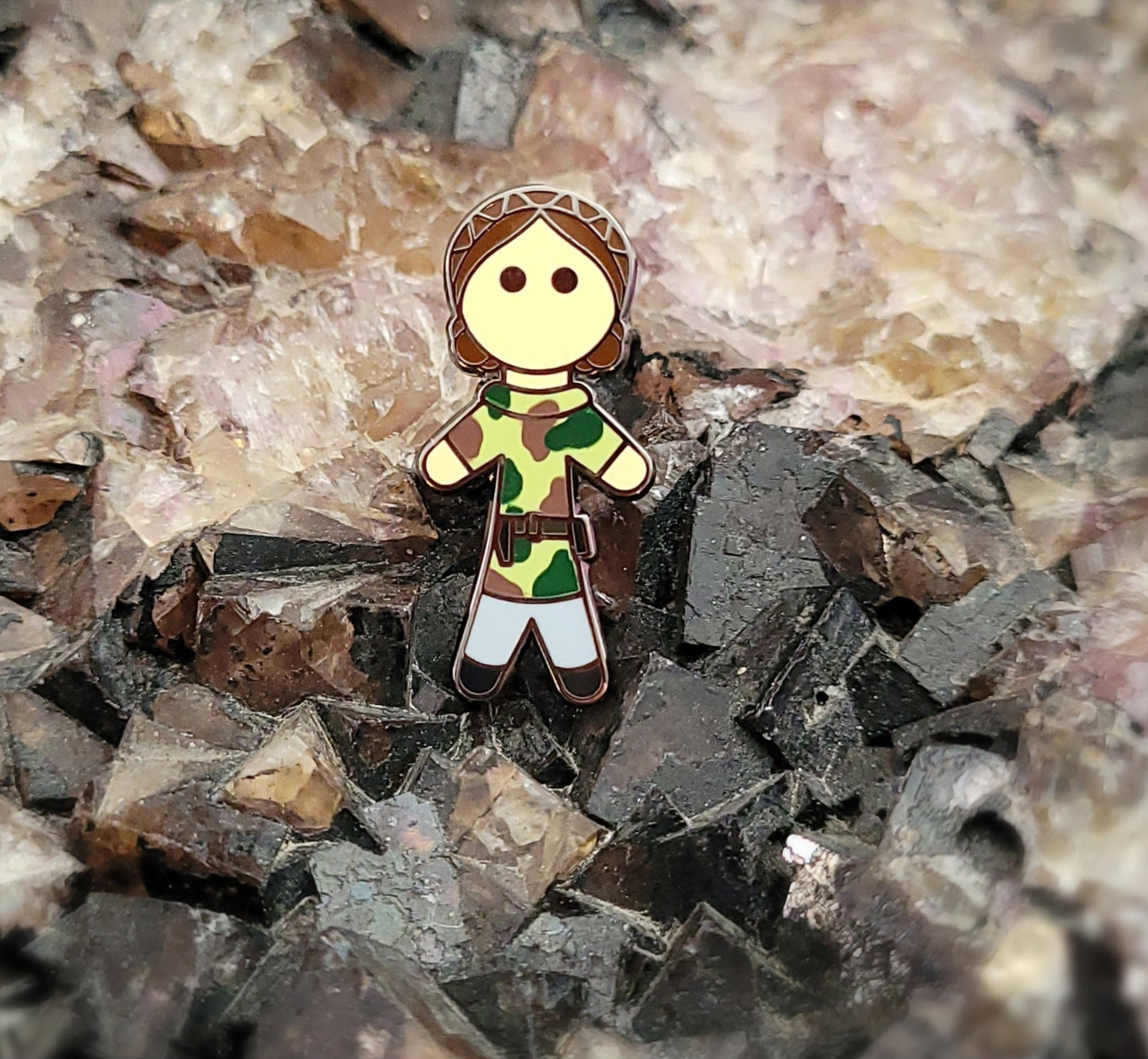 Mini Endor Leia Pin