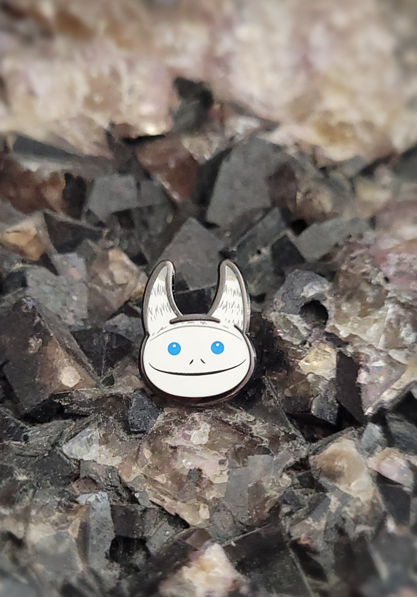 Mini White Loth Cat Pin